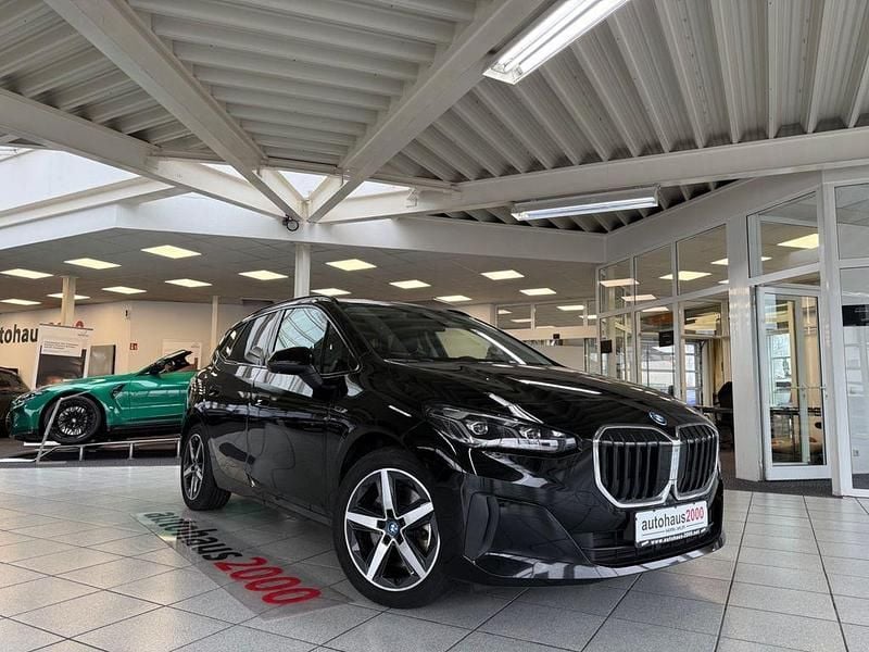 Schwarz Gebraucht 2022 BMW 230e Active Tourer Sport Line Van / Kleinbus | 25.950 € - Bild 1/4