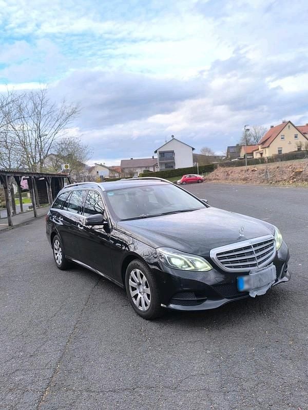 Gebraucht Mercedes E250 204 PS (150 kW) 2014 Schwarz Kombi