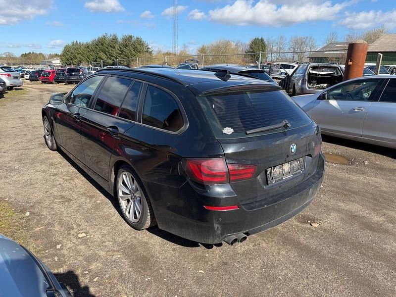 Gebraucht BMW 520 184 PS (135 kW) 2011 Schwarz Kombi