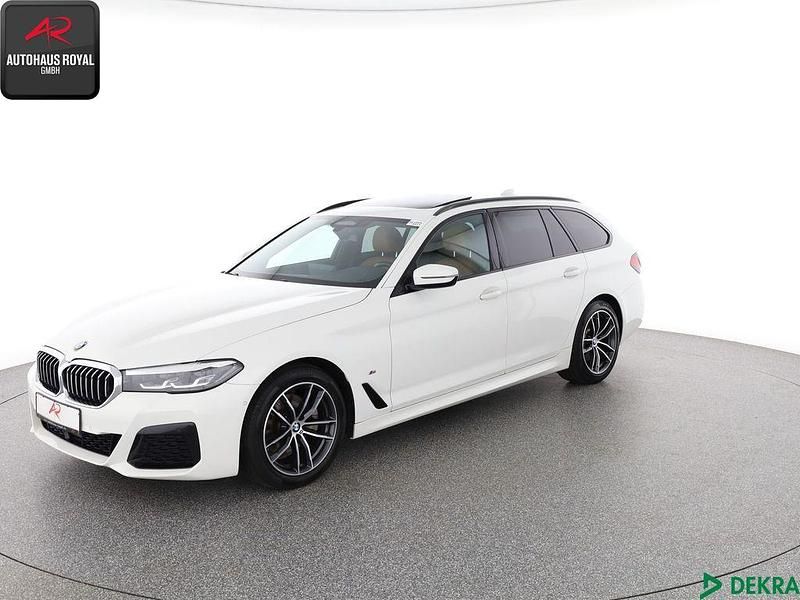 Alpinweiss Gebraucht 2022 BMW 520 M Sport Kombi | 32.880 € (Fairer Preis) - Bild 1/4