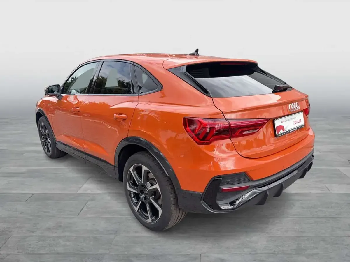 Gebraucht Audi Q3 Sportback Sport 150 PS (110 kW) 2025 Orange SUV