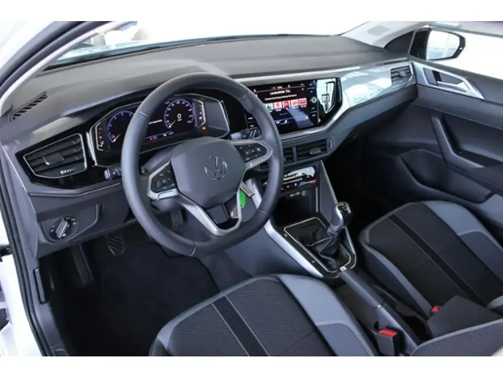Gebraucht VW Polo Style 95 PS (69 kW) 2024 Pure white schwarz Kleinwagen