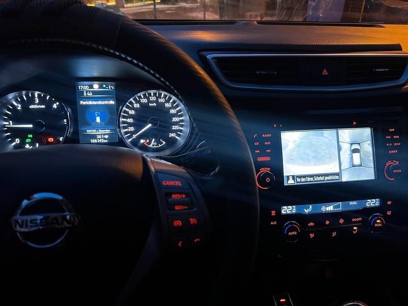 Gebraucht Nissan Qashqai 131 PS (96 kW) 2016 Weiß SUV