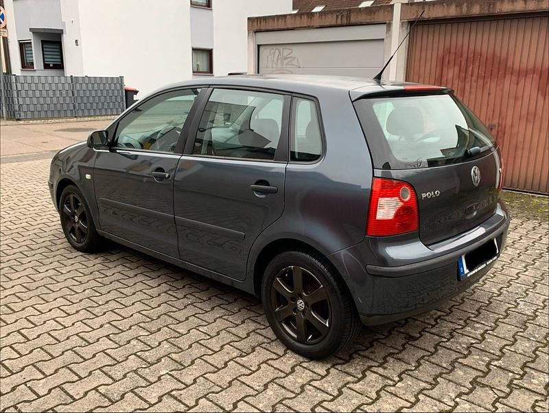 Gebraucht VW Polo 64 PS (47 kW) 2002 Grau Kleinwagen