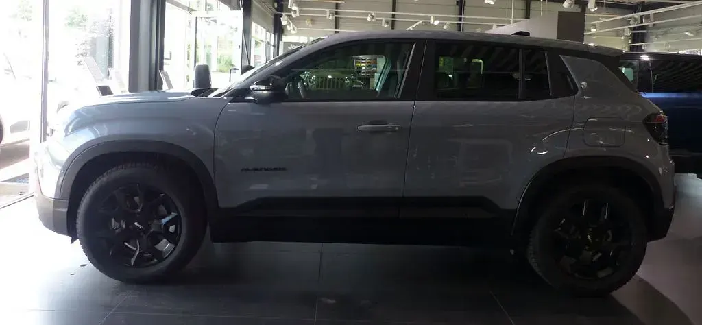 Neu Jeep Avenger EV 114 kW (156 PS) 2026 Grau SUV