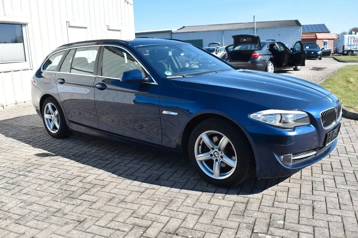 Gebraucht BMW 520 184 PS (135 kW) 2012 Blau Kombi