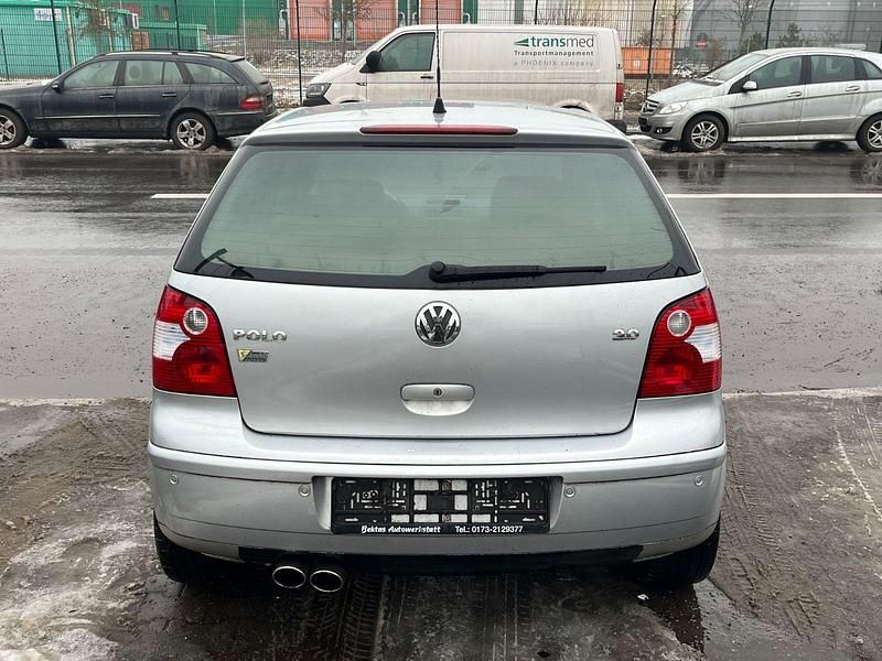Gebraucht VW Polo Highline 75 PS (55 kW) 2002 Silber Kleinwagen