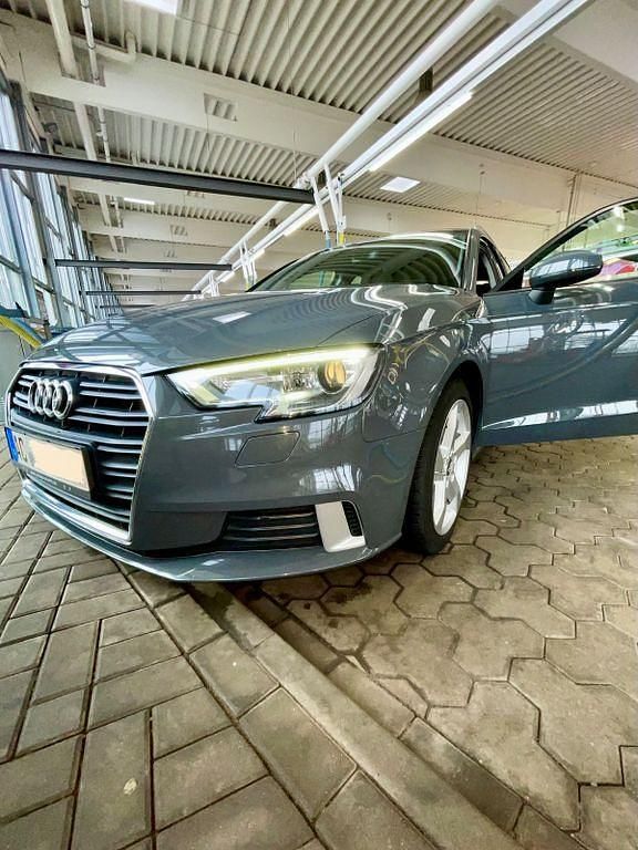 Gebraucht Audi A3 Sport 150 PS (110 kW) 2018 Grau Limousine