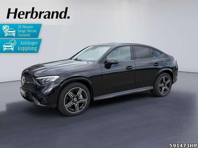 Metalliclack obsidianschwarz Gebraucht 2025 Mercedes 200 AMG line Coupé | 59.990 € - Bild 1/4