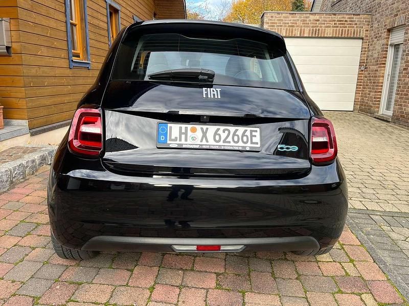 Schwarz Gebraucht 2022 Fiat 500e Icon Limousine | 17.500 € (Guter Preis) - Bild 1/4