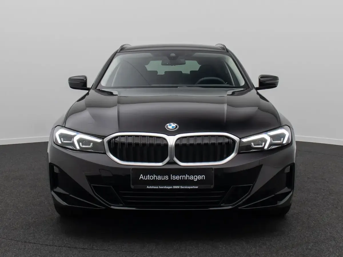 Gebraucht BMW 318 Shadowline 156 PS (114 kW) 2025 Schwarz ii668 Kombi