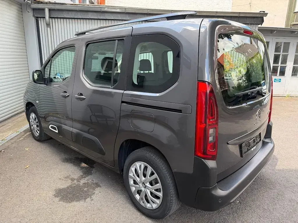 Gebraucht Citroën Berlingo Feel 131 PS (96 kW) 2019 Grau Van / Kleinbus