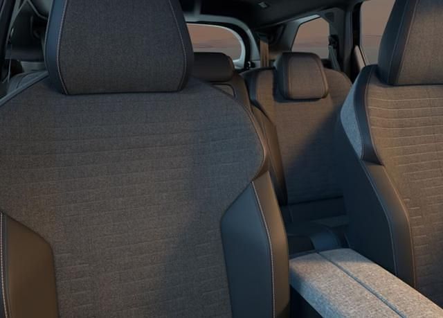 Neu Peugeot 5008 Allure 145 PS (106 kW) 2026 Okenite weiß metallic okenite weiß metallic SUV