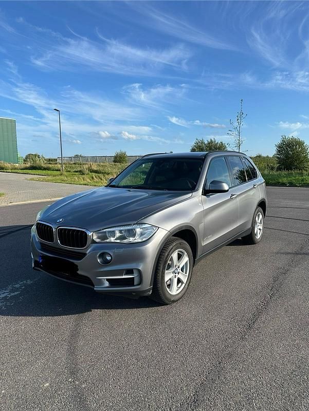Grau Gebraucht 2016 BMW X5 Comfort Edition SUV | 16.200 € - Bild 1/4