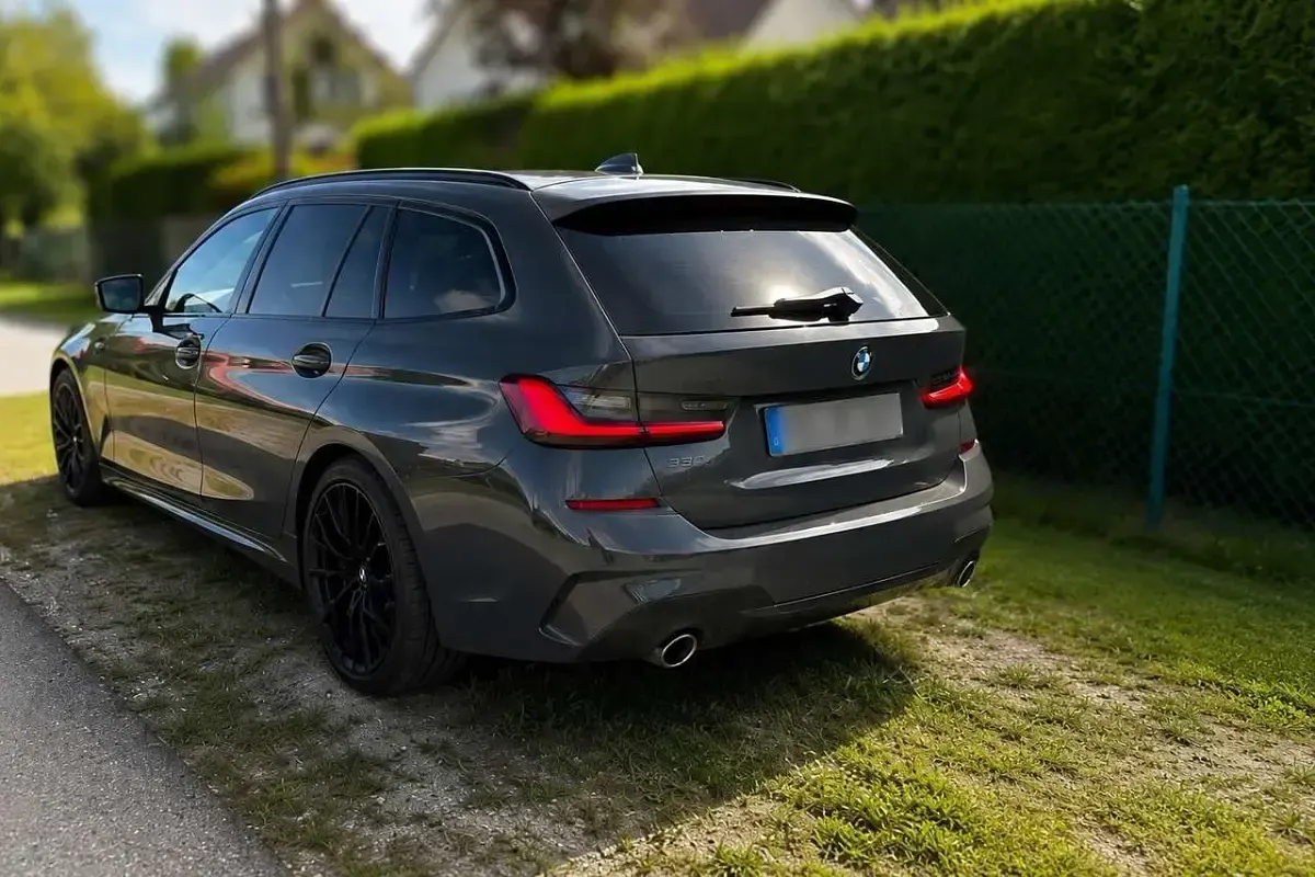 Gebraucht BMW 330 M Sport 258 PS (189 kW) 2020 Grau Kombi