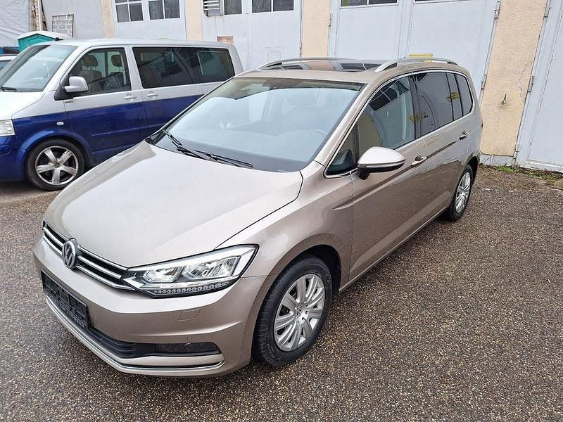Beige Gebraucht 2019 VW Touran IQ Drive Van / Kleinbus | 22.900 € (Fairer Preis) - Bild 1/4