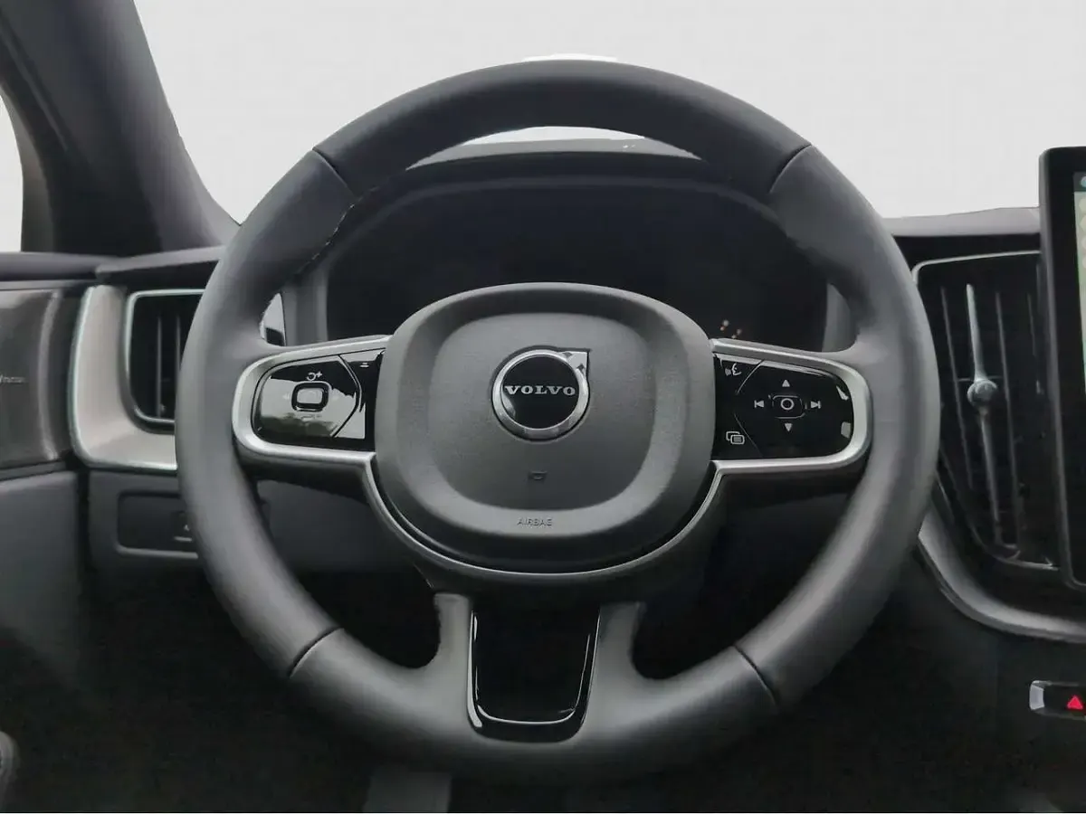 Gebraucht Volvo XC60 Ultra 250 PS (183 kW) 2026 Crystal white SUV
