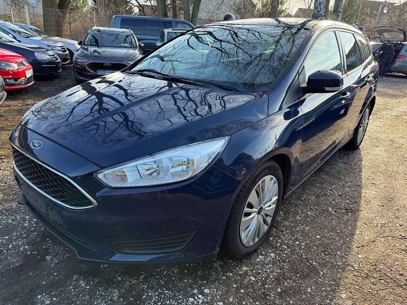Gebraucht Ford Focus Trend 101 PS (74 kW) 2014 Blau Kombi
