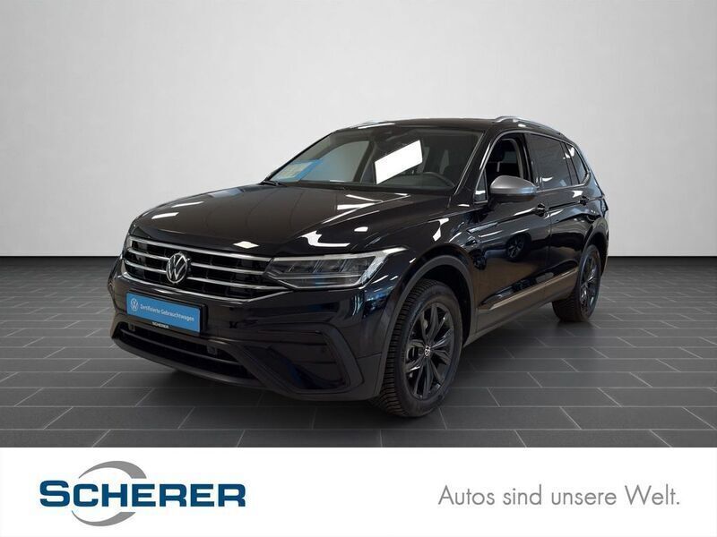 Deep black perleffekt (metallic) Gebraucht 2024 VW Tiguan Allspace Move SUV | 36.900 € (Fairer Preis) - Bild 1/4