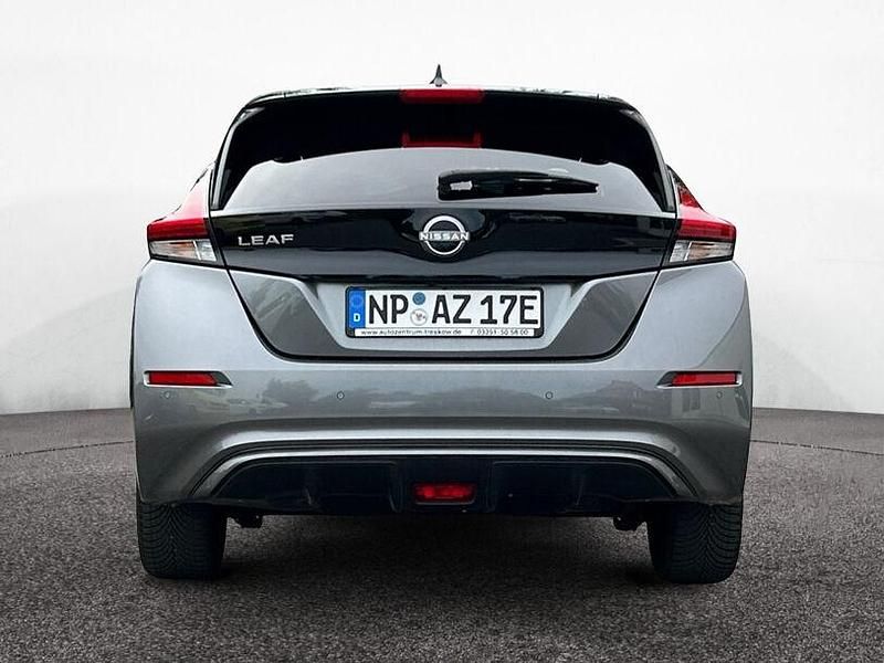 Gebraucht Nissan Leaf N-Connecta 110 kW (150 PS) 2023 Gun metallic (m) (metallic) Kleinwagen