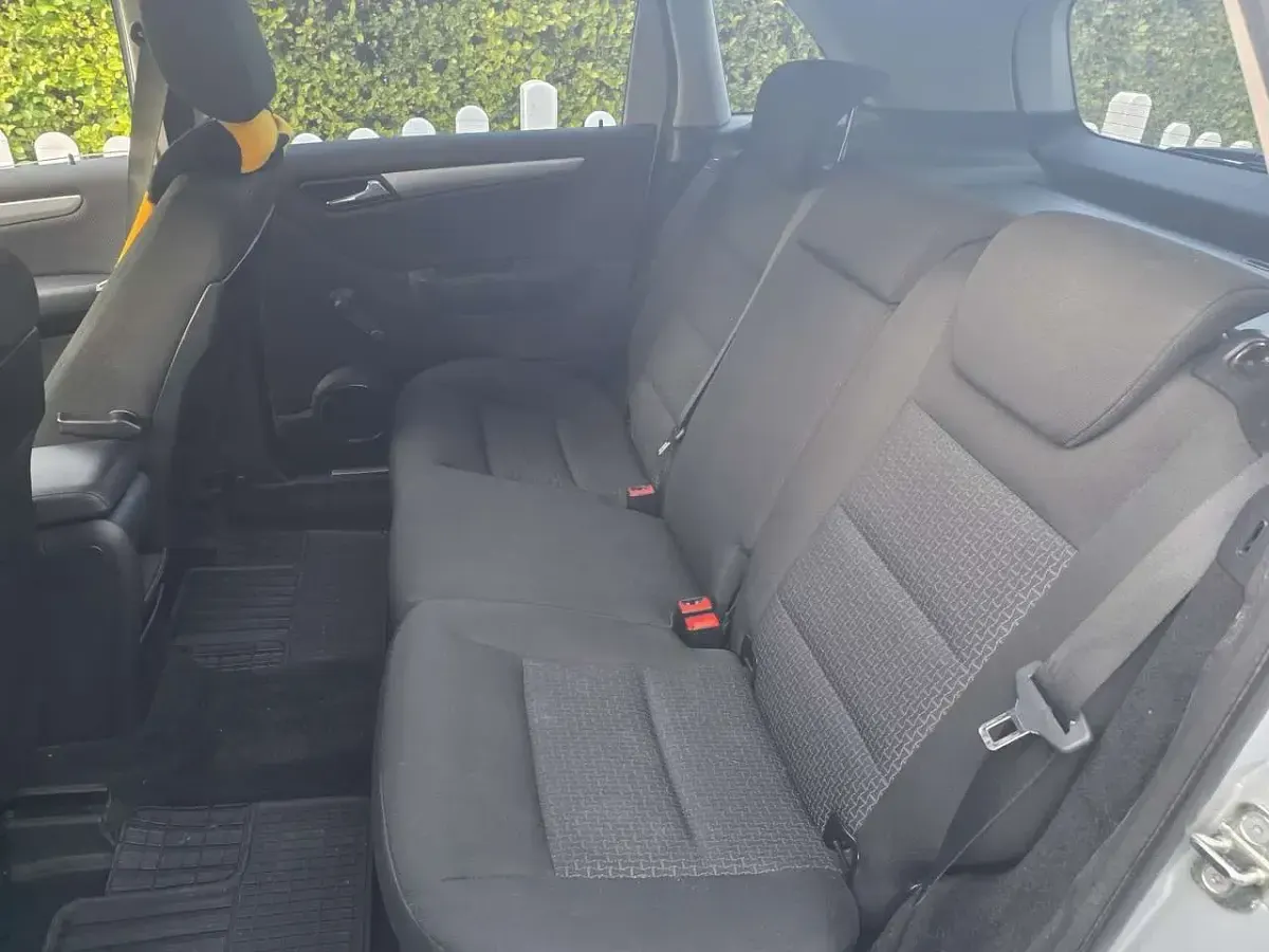 Gebraucht Mercedes B180 109 PS (80 kW) 2010 Grau Van / Kleinbus
