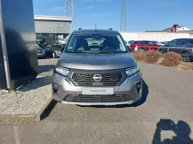 Neu Nissan Townstar Tekna 131 PS (96 kW) 2026 Grau Kombi