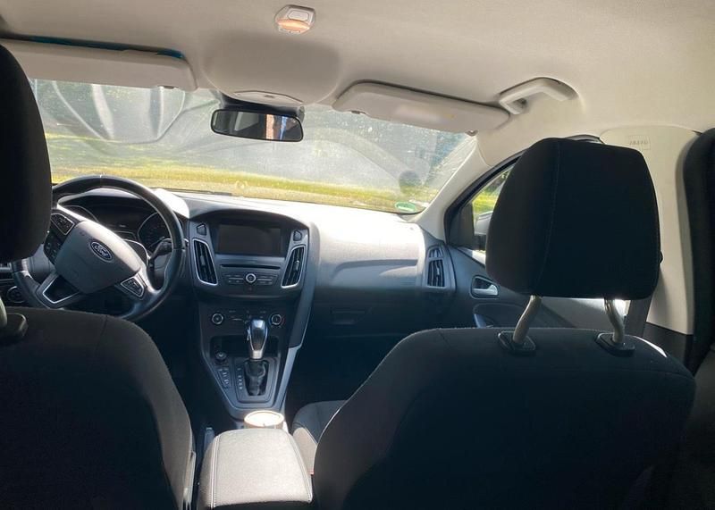 Gebraucht Ford Focus 120 PS (88 kW) 2017 Andere farben Kombi