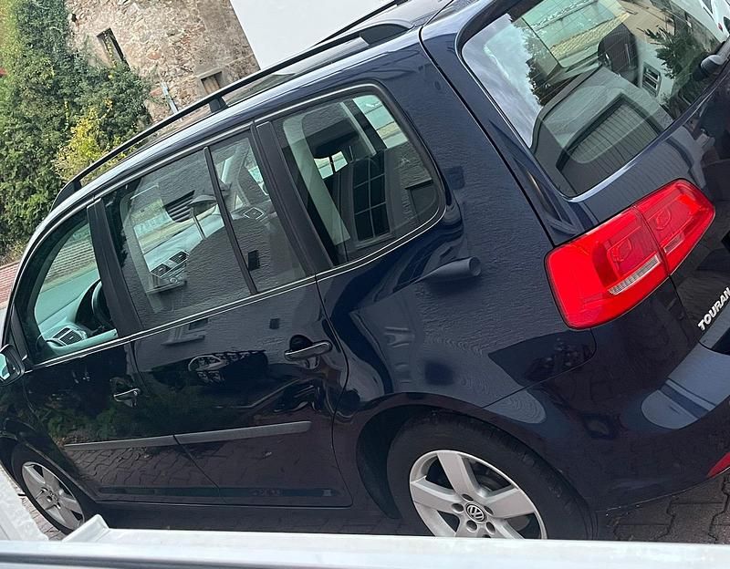 Blau Gebraucht 2011 VW Touran Trendline Van / Kleinbus | 6.900 € (Fairer Preis) - Bild 1/4