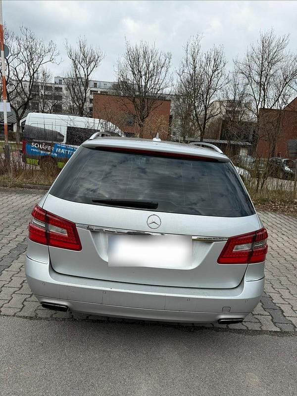 Gebraucht Mercedes E220 Avantgarde 170 PS (125 kW) 2011 Silber Kombi