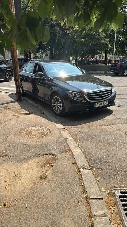 Schwarz Gebraucht 2017 Mercedes E200 Limousine | 14.500 € (Teuer) - Bild 1/4