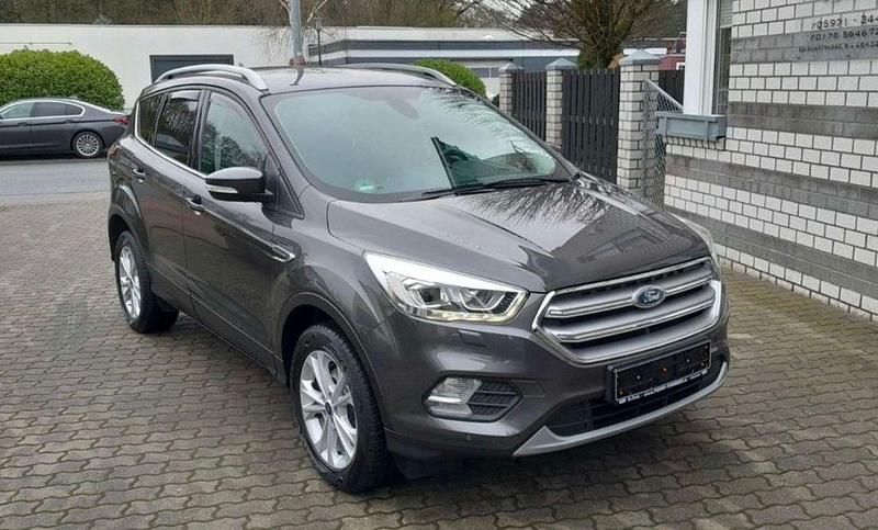 Gebraucht Ford Kuga 150 PS (110 kW) 2018 Grau SUV
