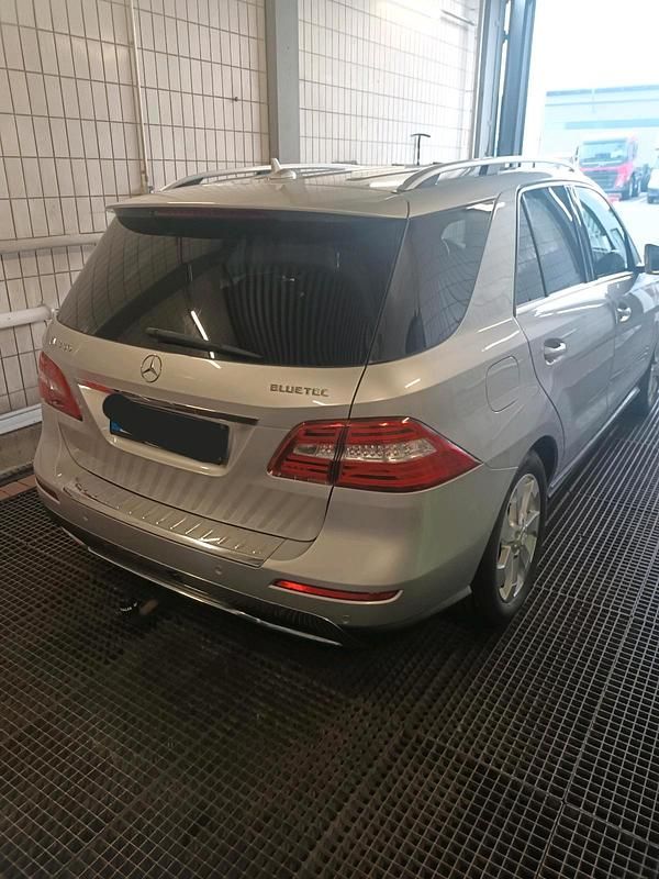 Silber Gebraucht 2013 Mercedes ML350 SUV | 16.000 € (Fairer Preis) - Bild 1/4