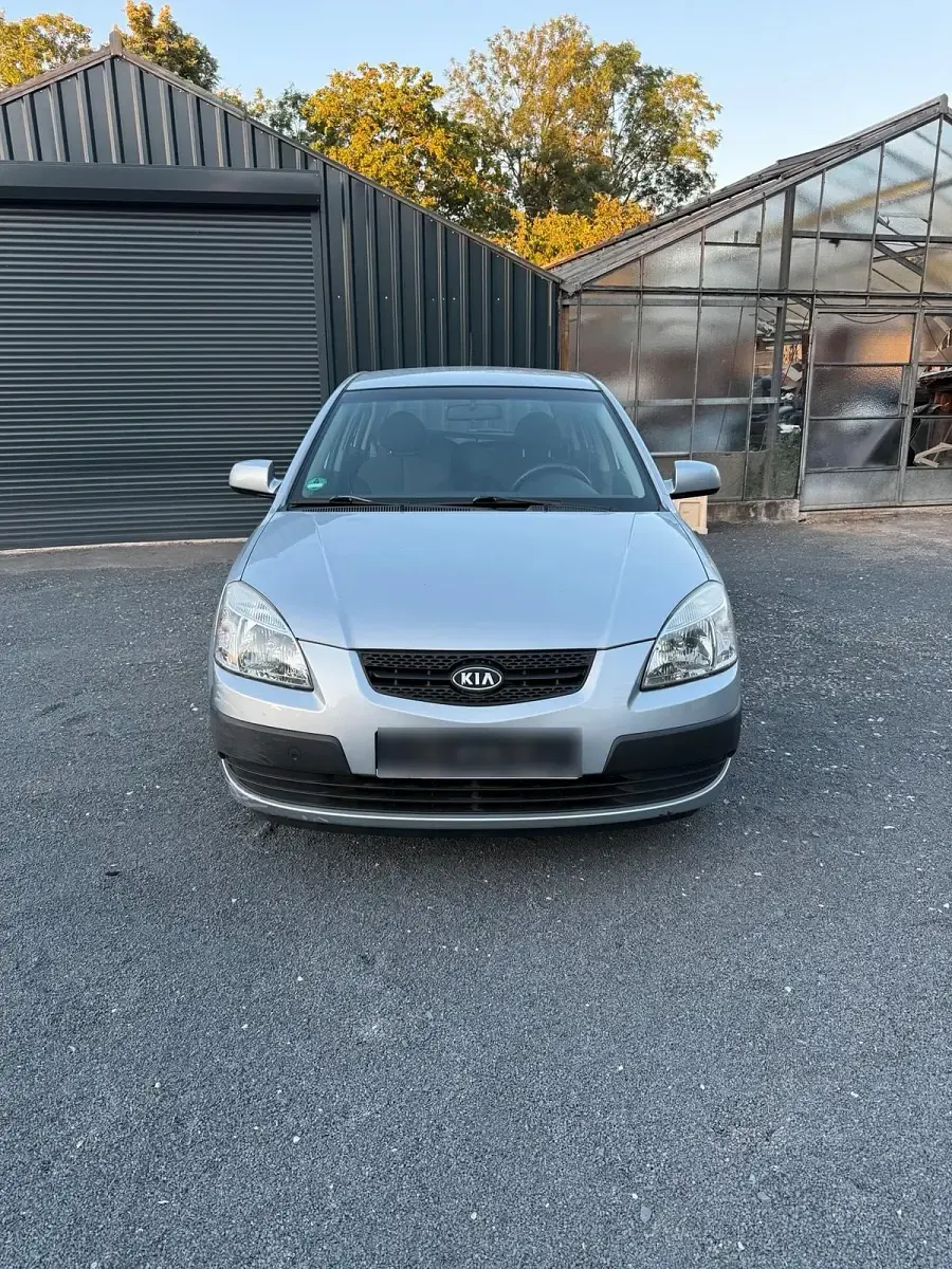 Gebraucht Kia Rio 96 PS (70 kW) 2007 Silber Kleinwagen