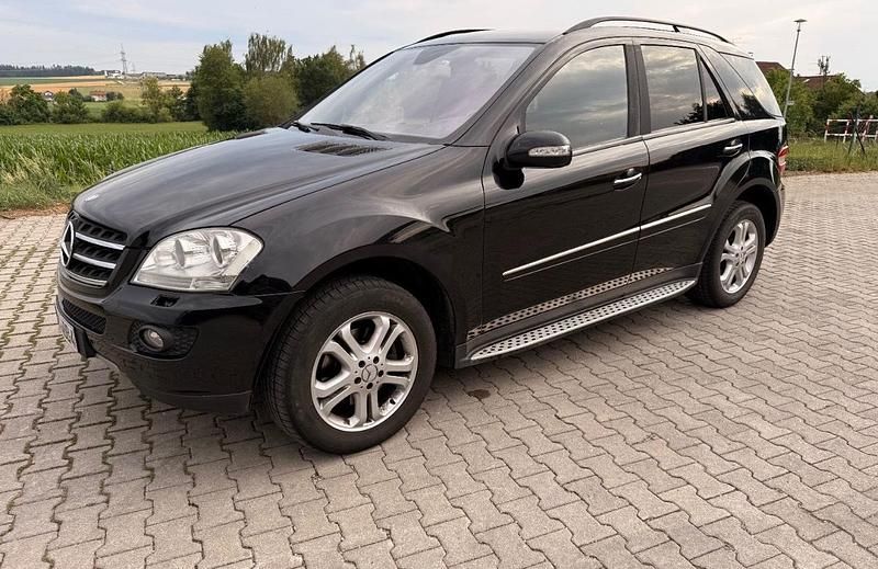 Schwarz Gebraucht 2007 Mercedes ML320 SUV | 5.800 € (Fairer Preis) - Bild 1/4