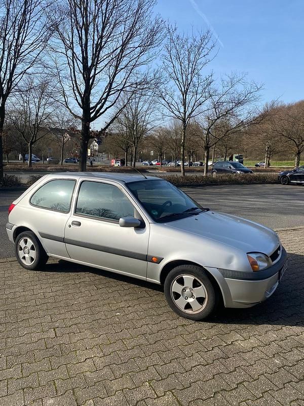 Gebraucht Ford Fiesta 60 PS (44 kW) 2001 Silber Kleinwagen