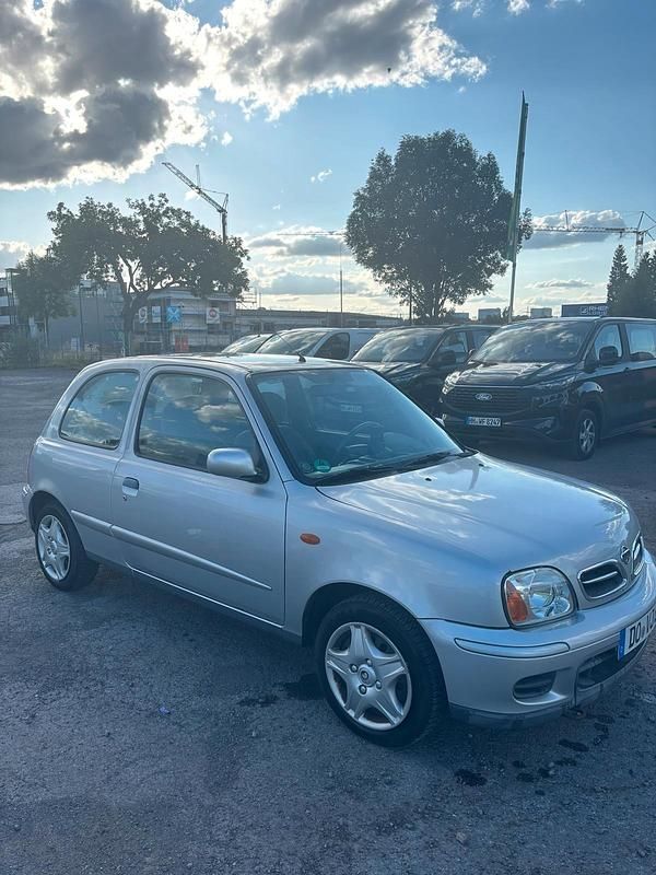 Silber Gebraucht 2002 Nissan Micra Kleinwagen | 500 € - Bild 1/4