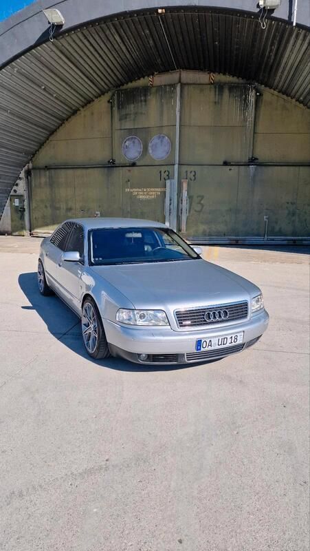 Silber Gebraucht 2002 Audi A8 Limousine | 13.999 € - Bild 1/4