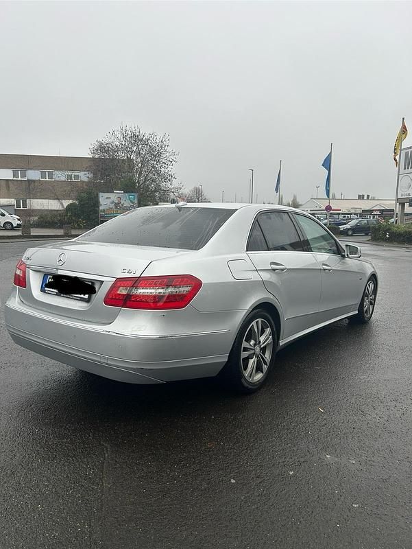 Gebraucht Mercedes E220 170 PS (125 kW) 2010 Silber Limousine