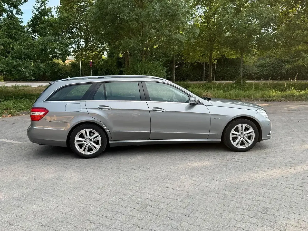 Gebraucht Mercedes E250 Avantgarde 204 PS (150 kW) 2010 Silber Kombi