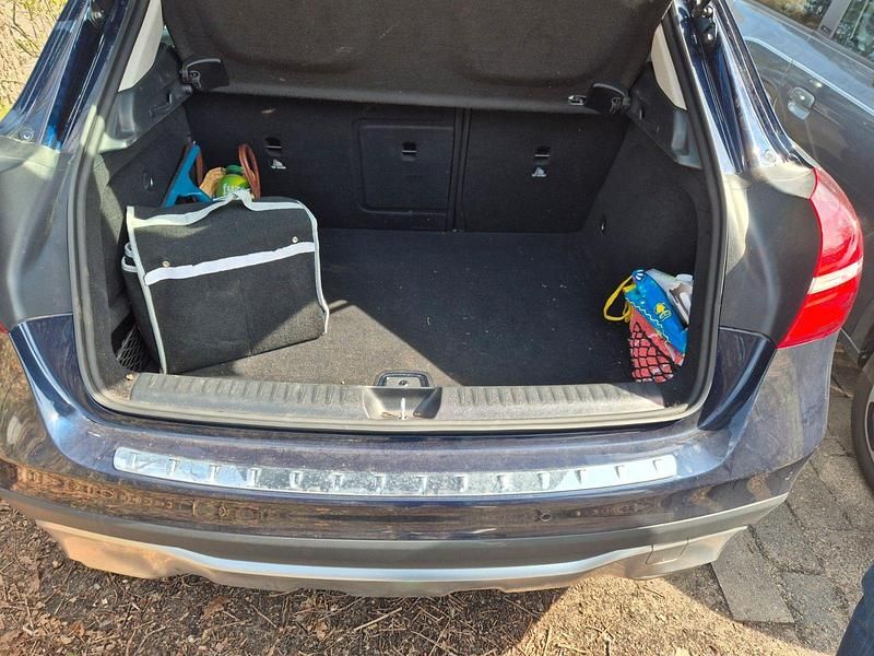 Gebraucht Mercedes GLA200 156 PS (114 kW) 2018 Blau SUV