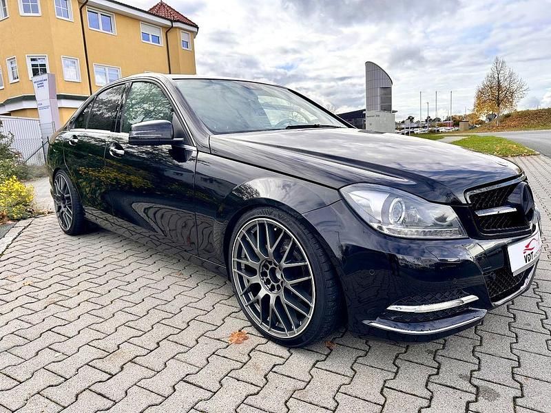 Schwarz Gebraucht 2011 Mercedes 250 Limousine | 10.900 € (Guter Preis) - Bild 1/4