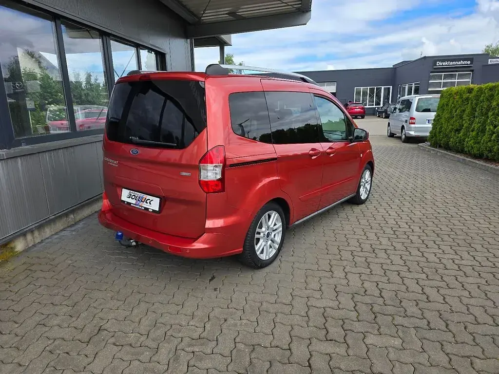 Gebraucht Ford Tourneo Courier Titanium 101 PS (74 kW) 2017 Rot Van / Kleinbus