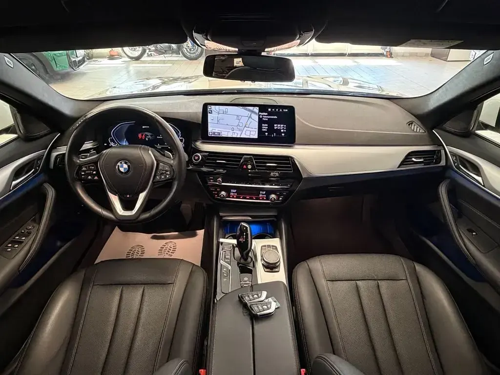 Gebraucht BMW 530e 292 PS (214 kW) 2022 Weiß Limousine