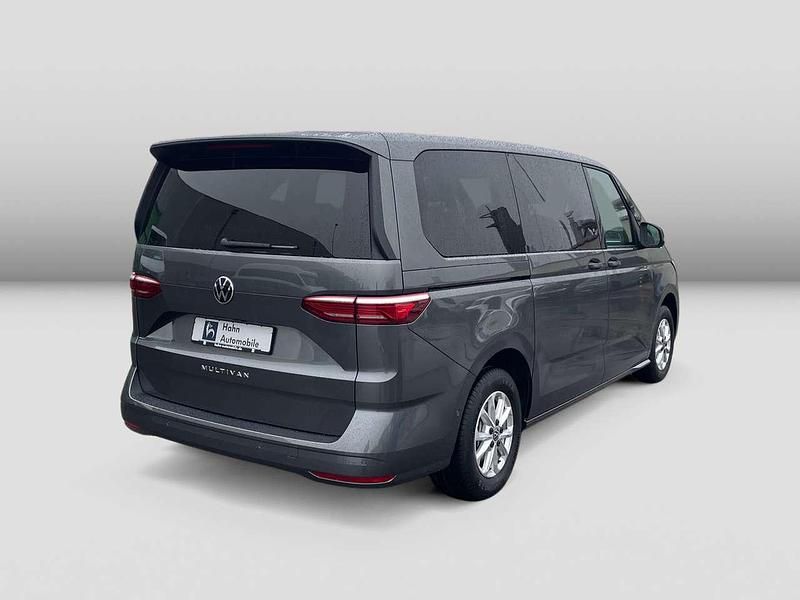 Neu VW Multivan Life 150 PS (110 kW) 2025 Indiumgrau metallic Van
