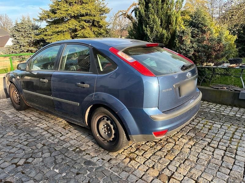 Second-hand Ford Focus 74 CP (54 kW) 2004 Albastru Berlinǎ