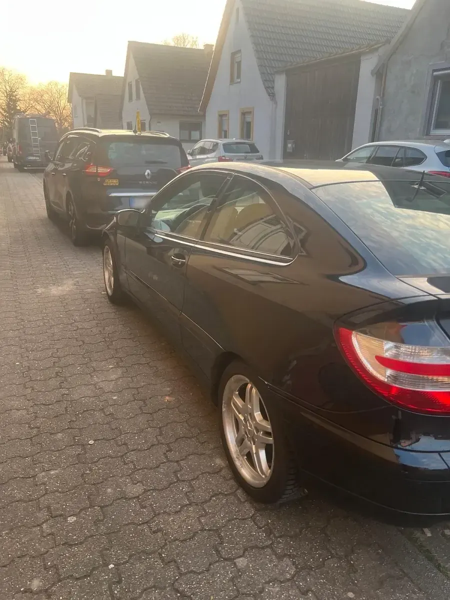 Gebraucht Mercedes C220 150 PS (110 kW) 2006 Schwarz Coupé