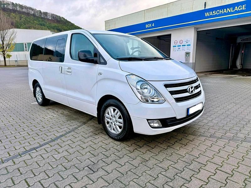 Weiß Gebraucht 2016 Hyundai H-1 Van / Kleinbus | 13.200 € (Teuer) - Bild 1/4