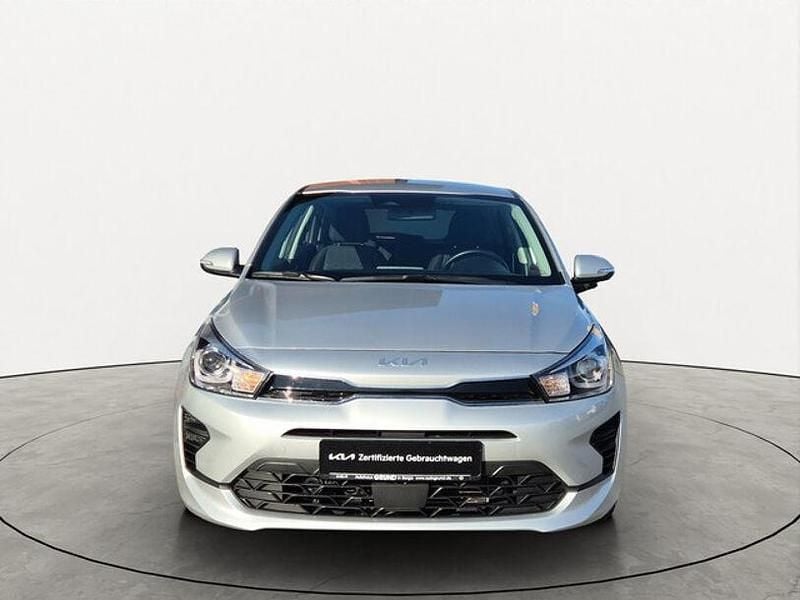 Gebraucht Kia Rio Vision 84 PS (61 kW) 2023 Silber / seidensilber (metallic) Limousine