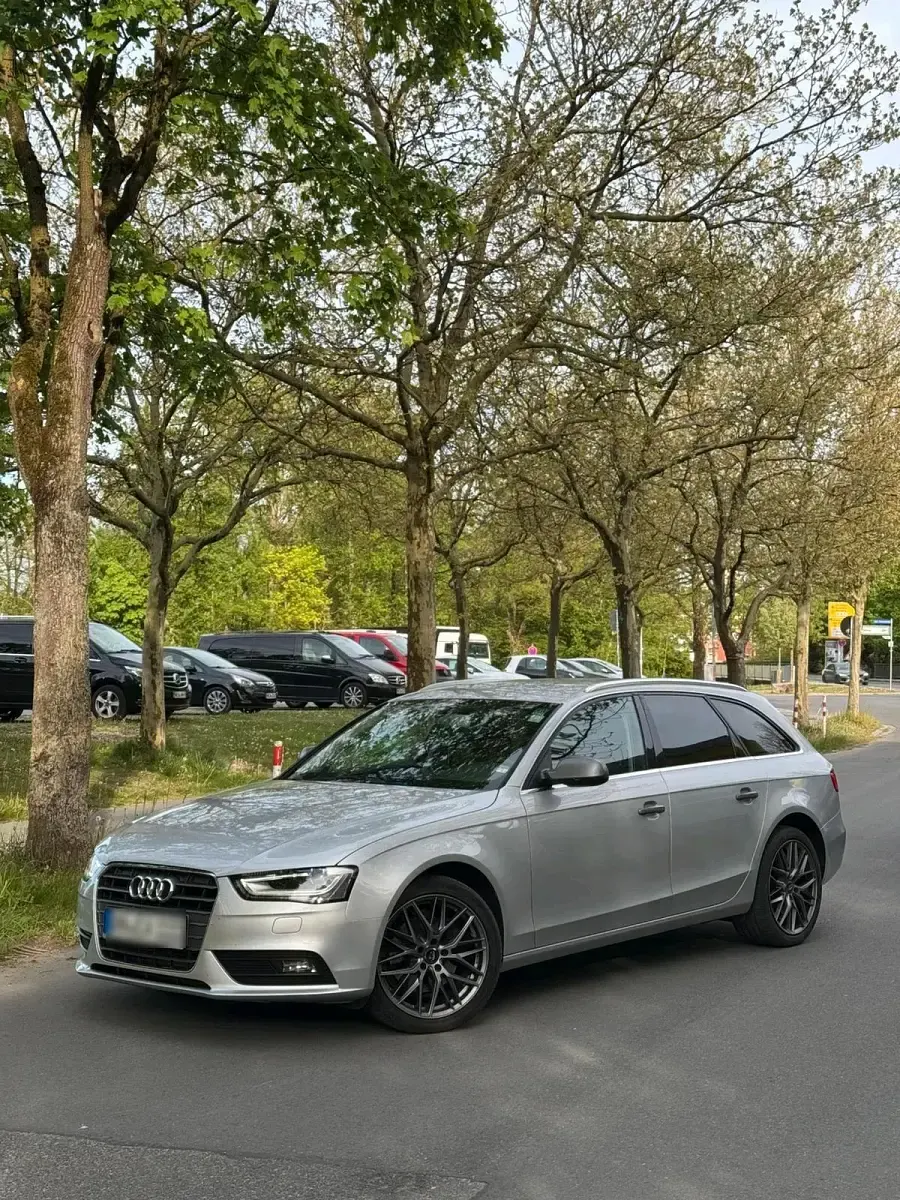 Second-hand Audi A4 143 CP (105 kW) 2012 Argintiu Break