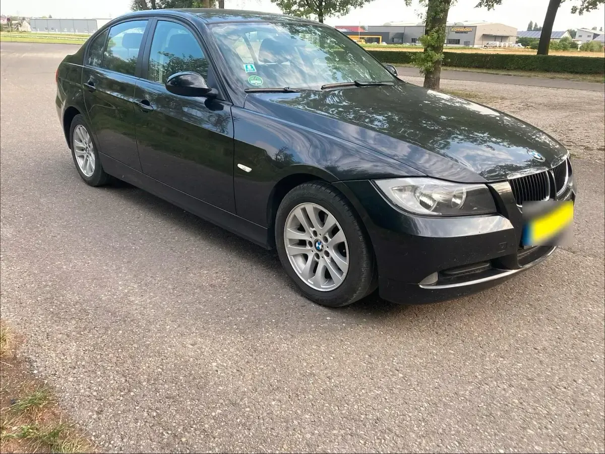 Gebraucht BMW 318 129 PS (94 kW) 2006 Schwarz Limousine
